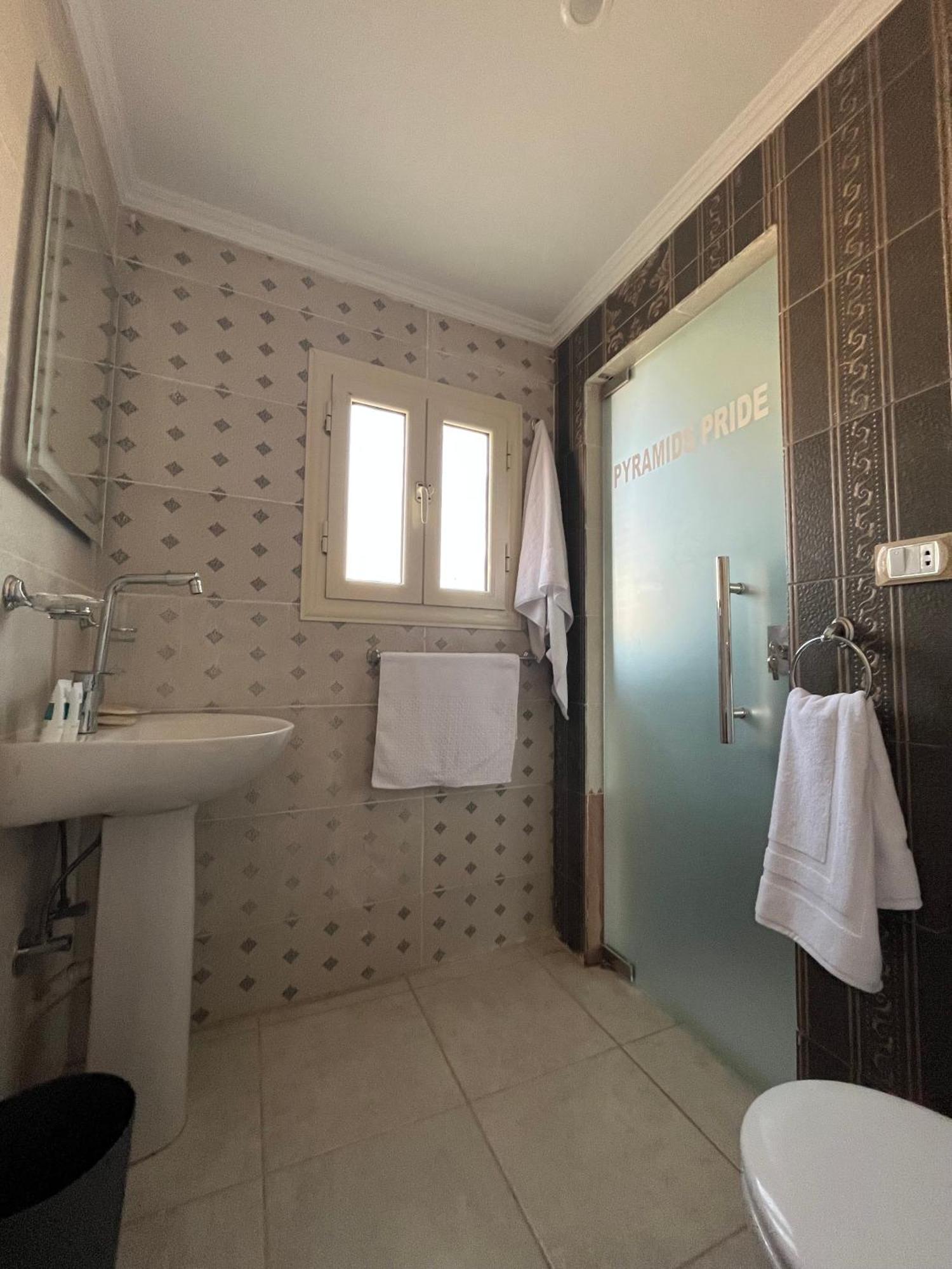 Pyramids Pride Inn Kafrat al Jabal Exterior foto